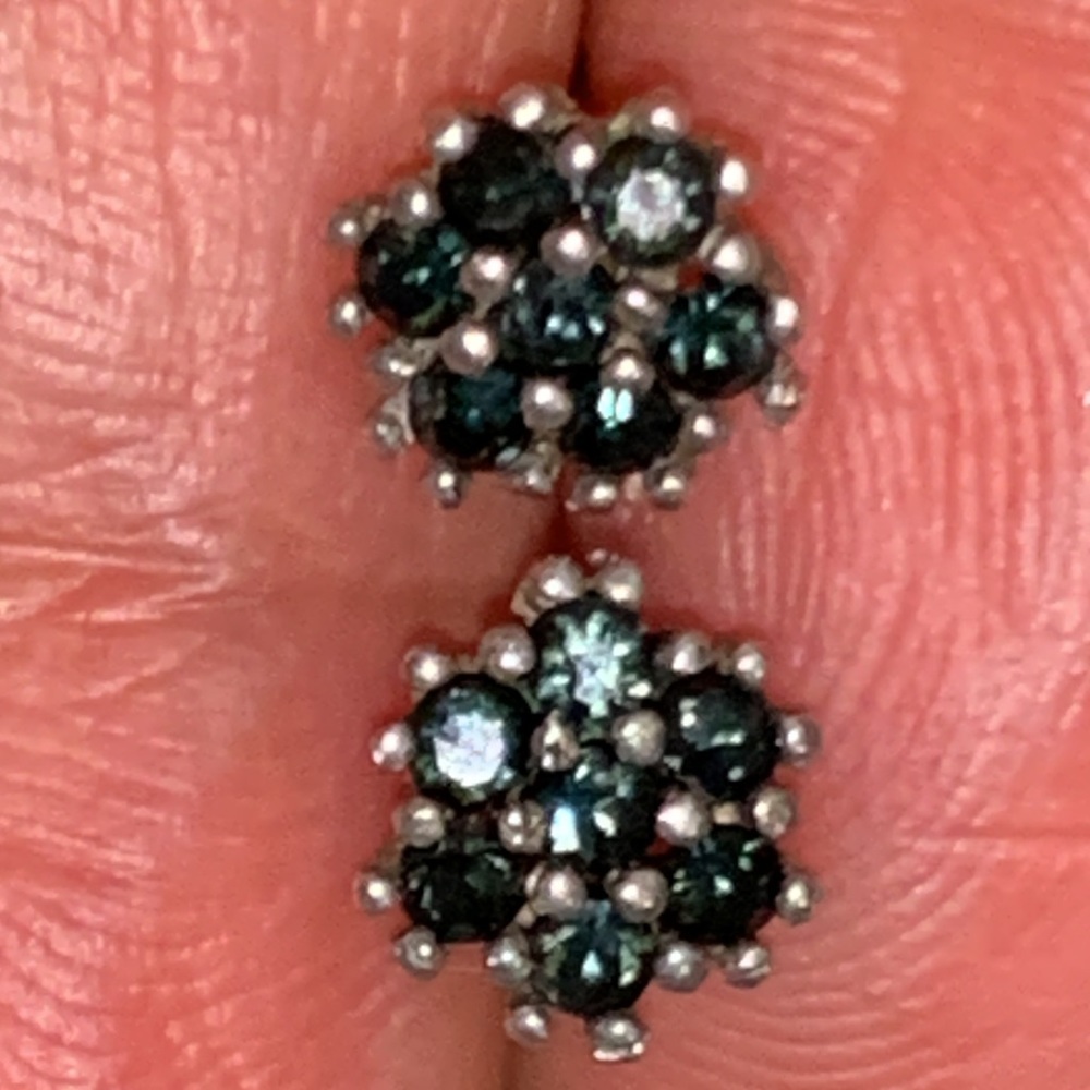 John hardy 925 earrings. Firm